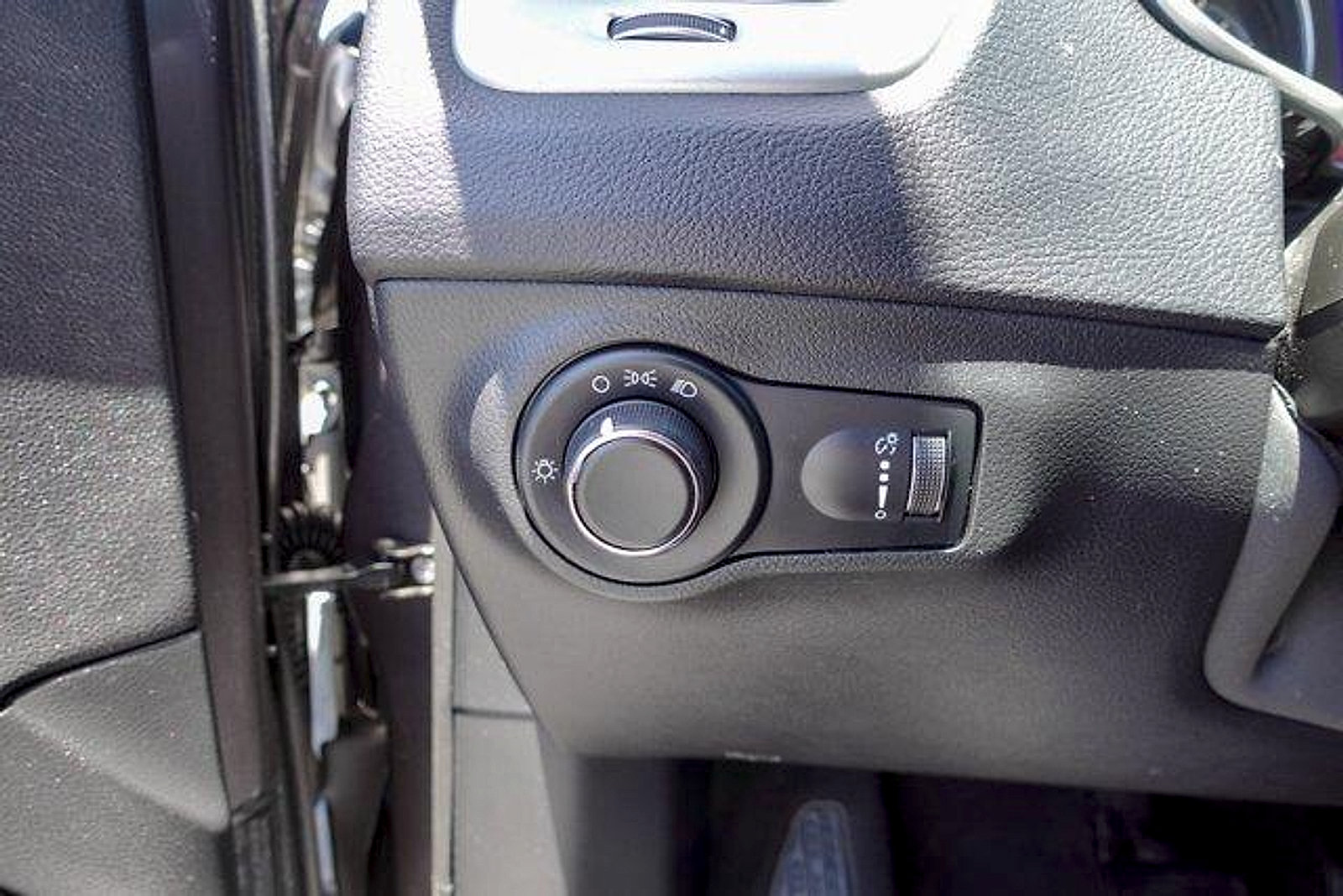 Used 2019 Jeep Compass Sport FWD image 13