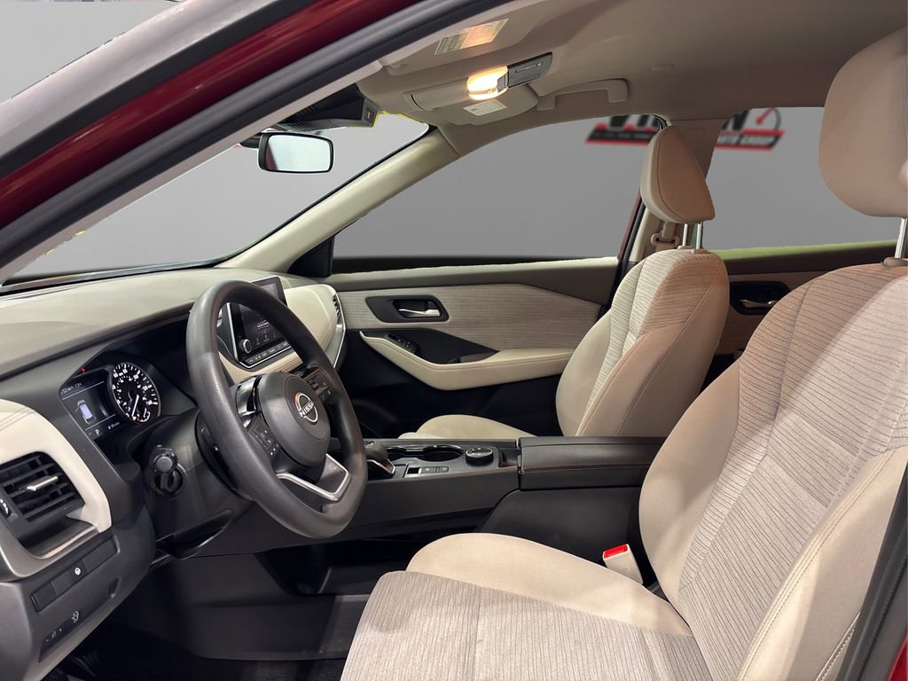 Used 2023 Nissan Rogue SV image 9