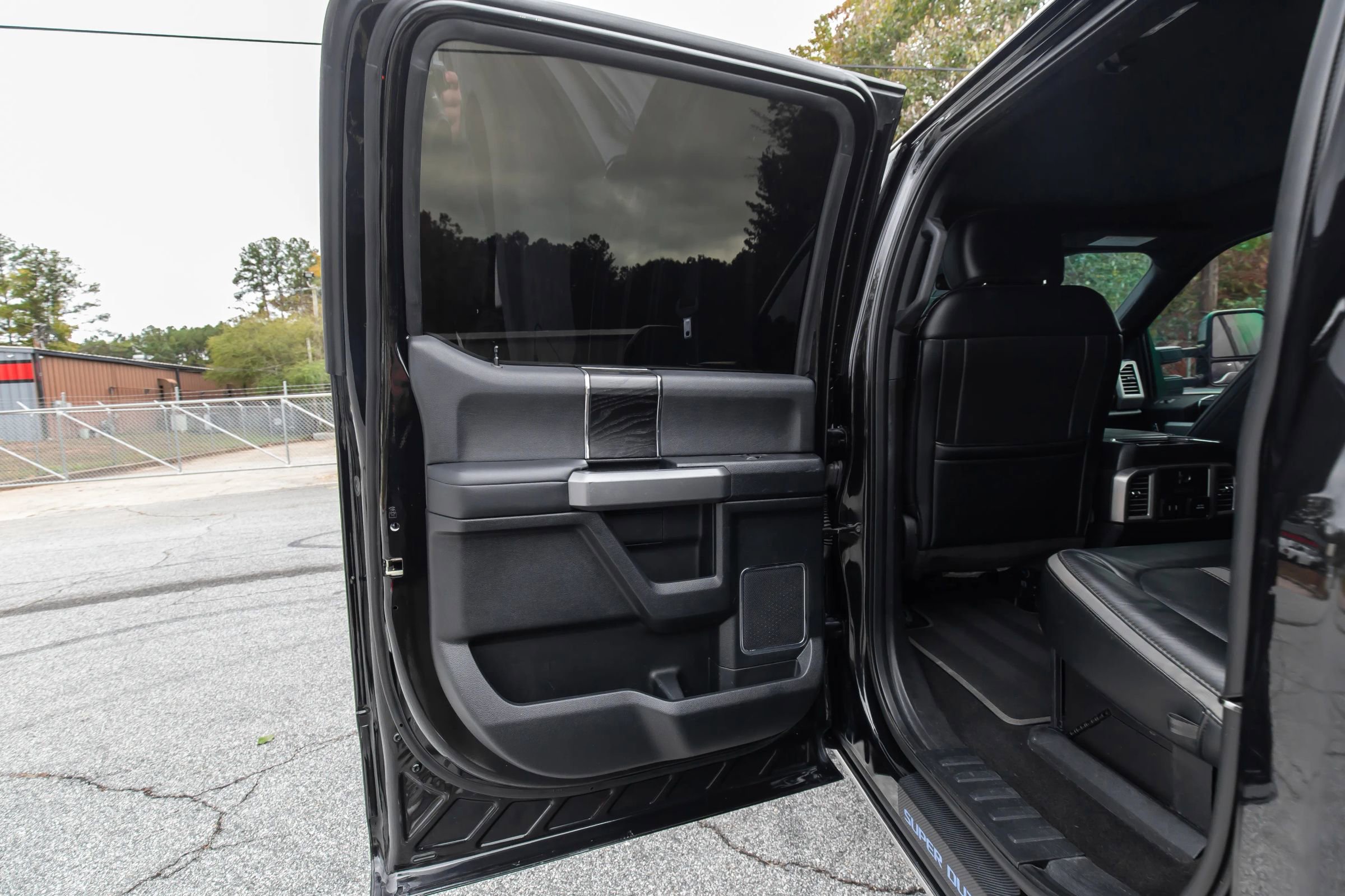 Used 2019 Ford F250 Platinum w/ Platinum Ultimate Package image 22