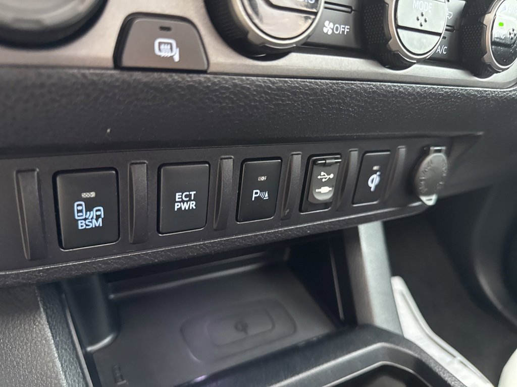 Used 2016 Toyota Tacoma TRD Sport w/ Premium & Technology Package image 30