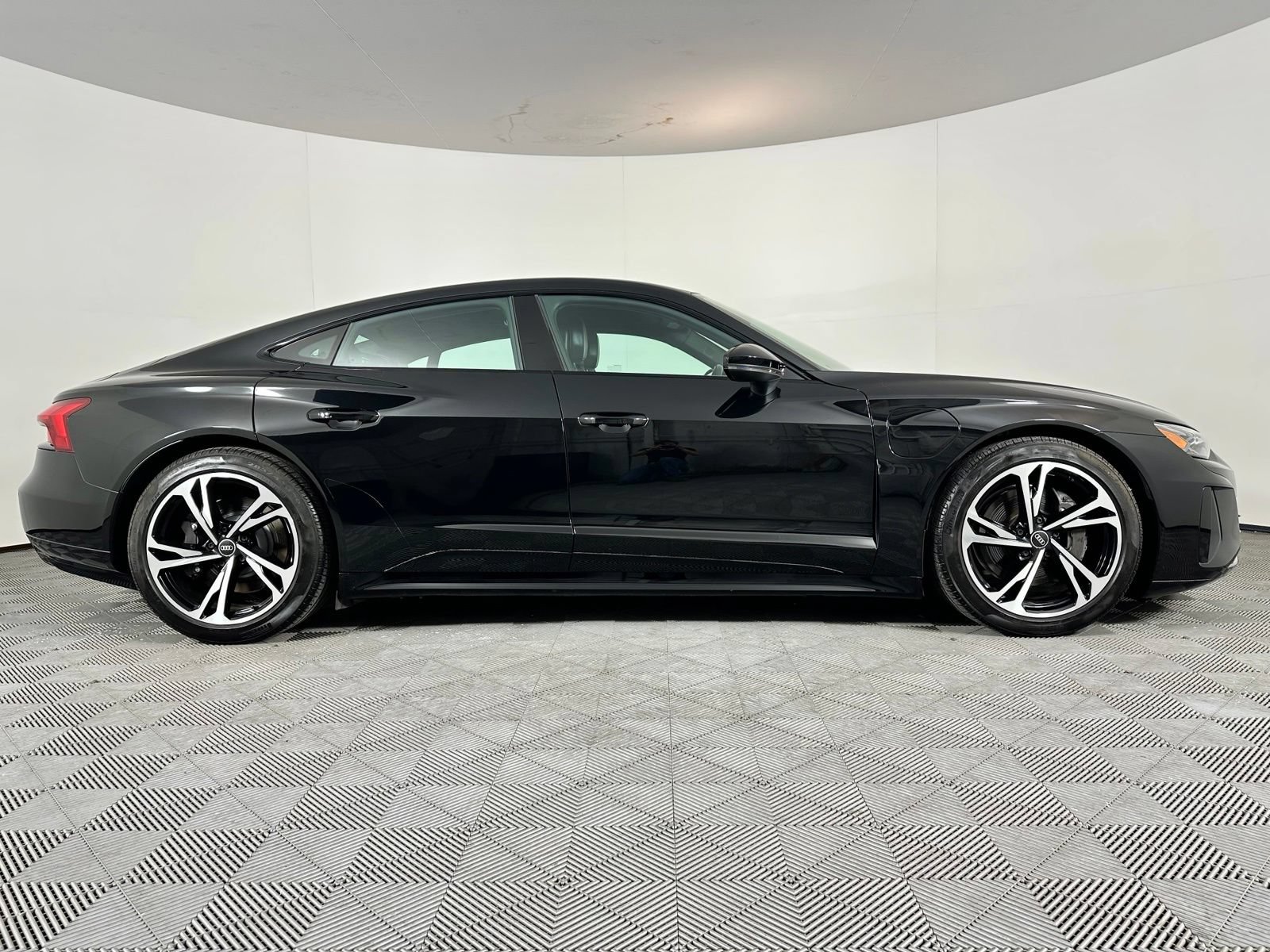 Used 2023 Audi e-tron GT Premium Plus w/ Performance Package AWD/4WD image 29