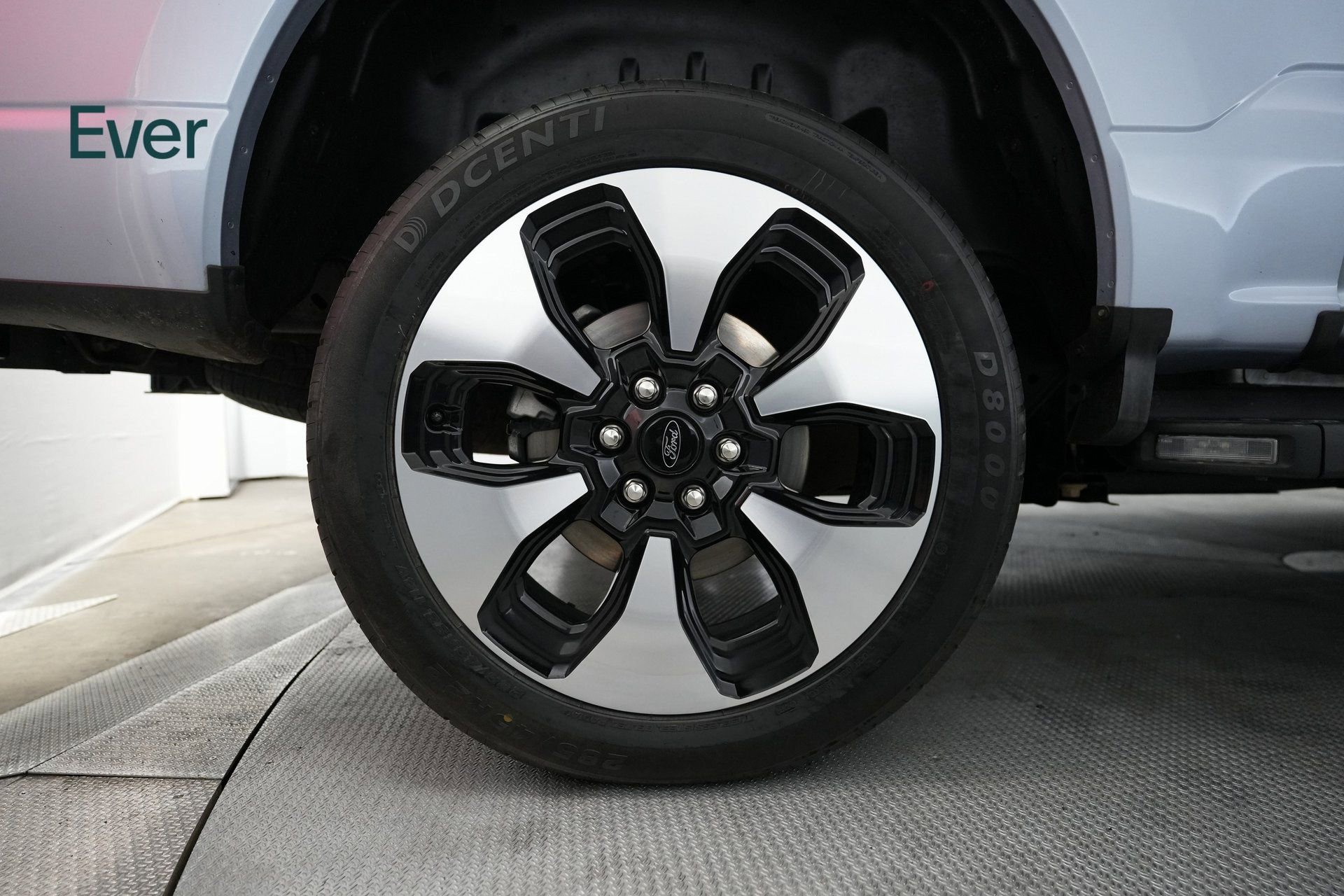 Used 2022 Ford F150 Lightning Platinum image 13