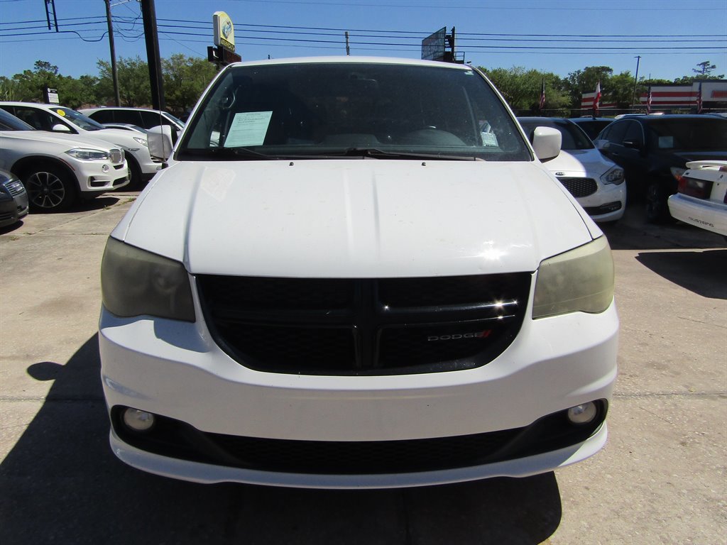 Used 2014 Dodge Grand Caravan SXT FWD image 2