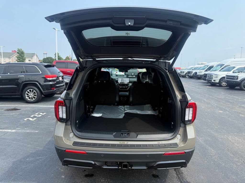 New 2026 Ford Explorer ST-Line AWD/4WD image 44