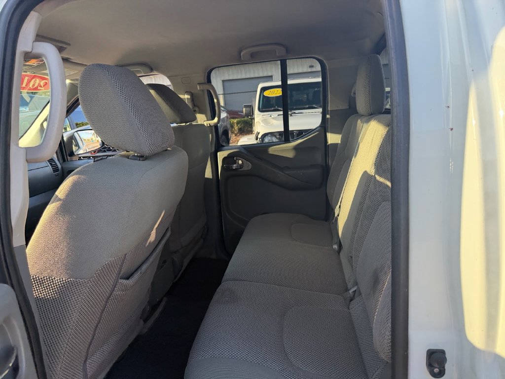 Used 2015 Nissan Frontier SV RWD image 12