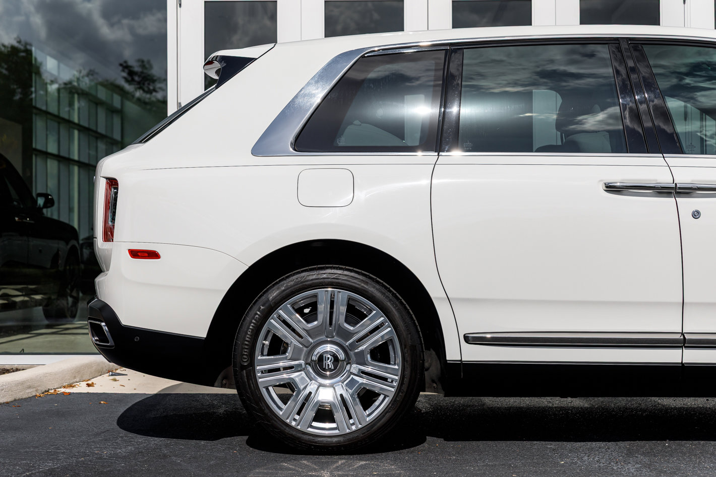 Used 2023 Rolls-Royce Cullinan AWD/4WD image 20