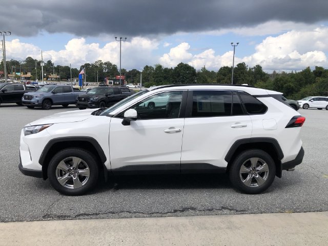 Used 2025 Toyota RAV4 XLE FWD image 5