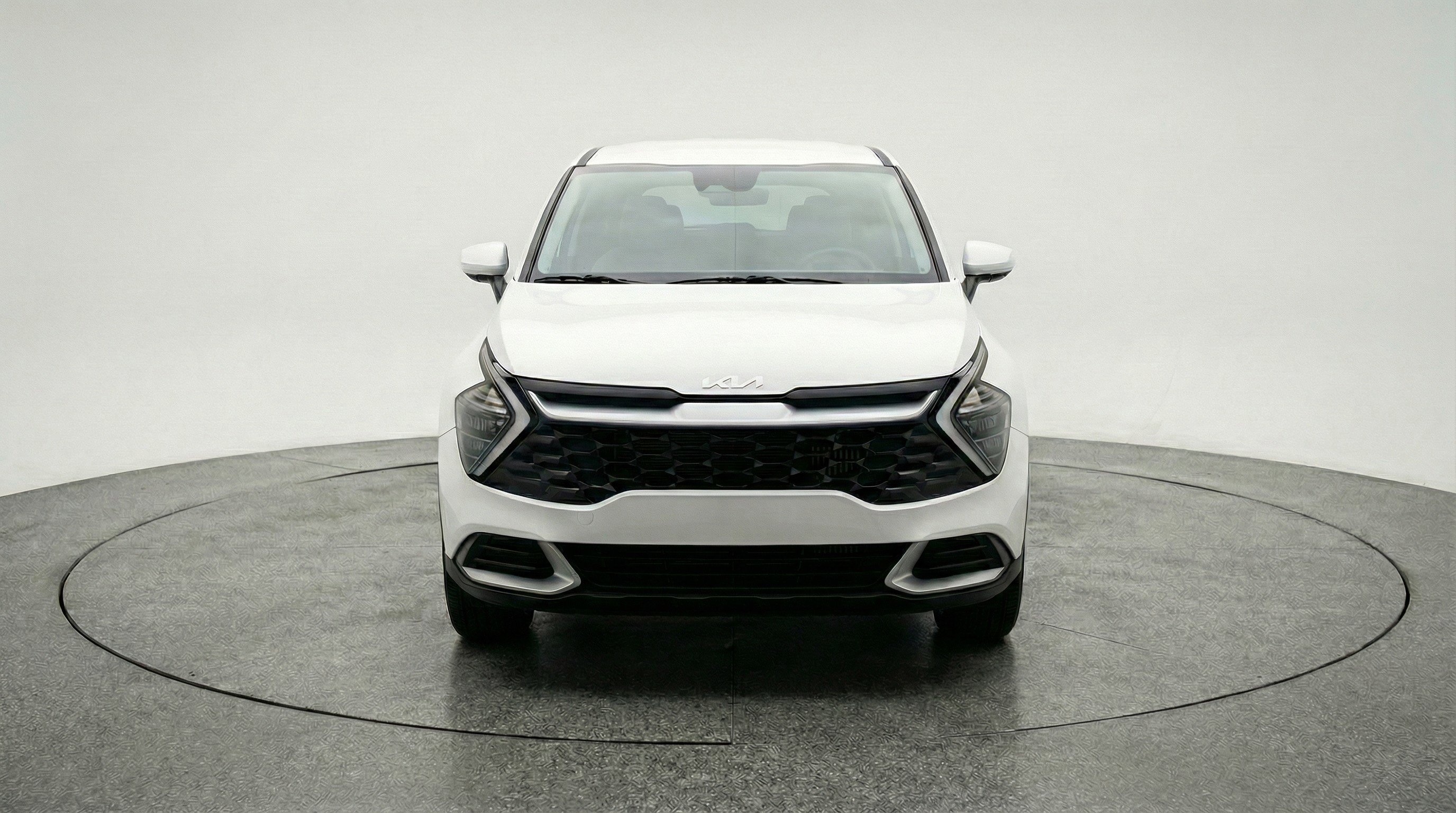 Used 2025 Kia Sportage LX image 2