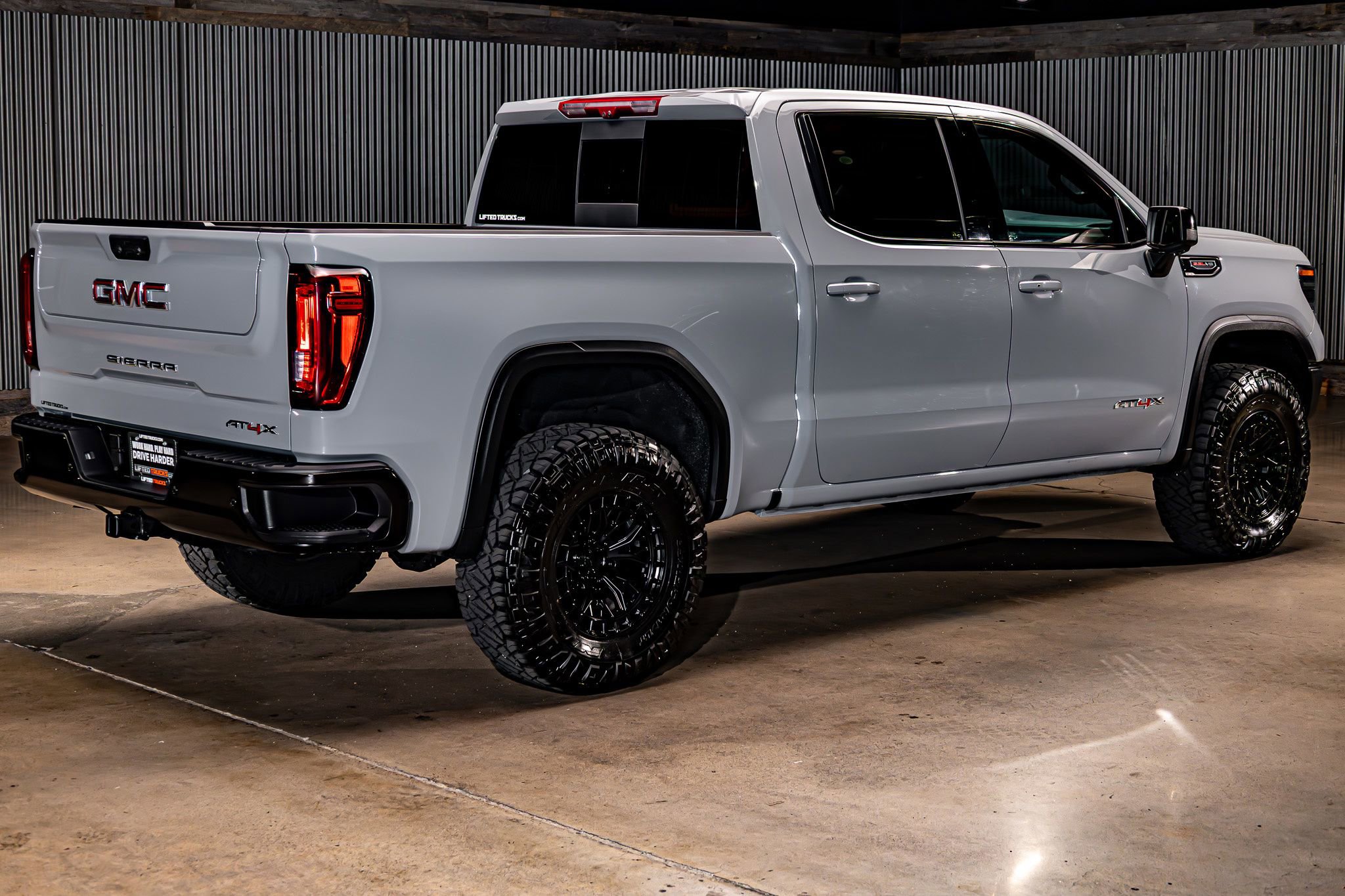 Used 2025 GMC Sierra 1500 AT4X image 9