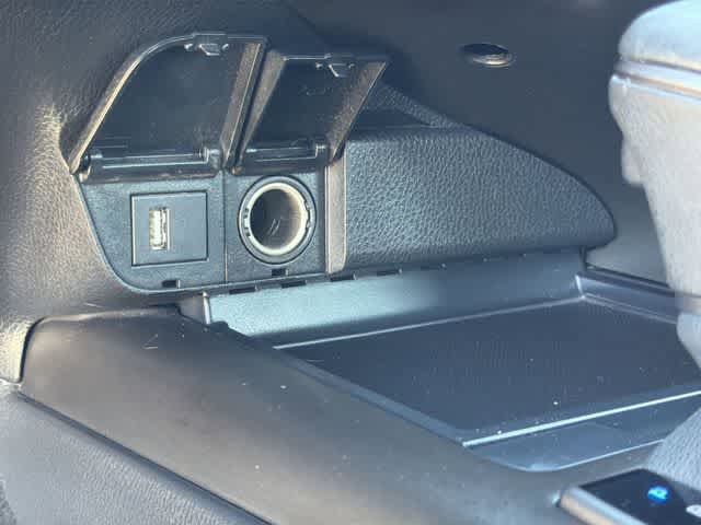 Used 2022 Toyota Camry SE FWD image 22