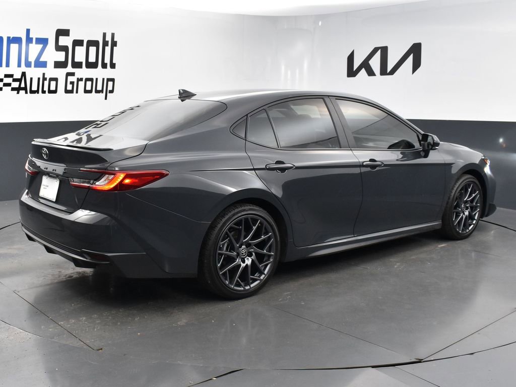 Used 2025 Toyota Camry SE w/ Convenience Package image 5