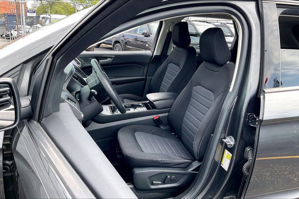 Used 2020 Ford Edge SE FWD image 24
