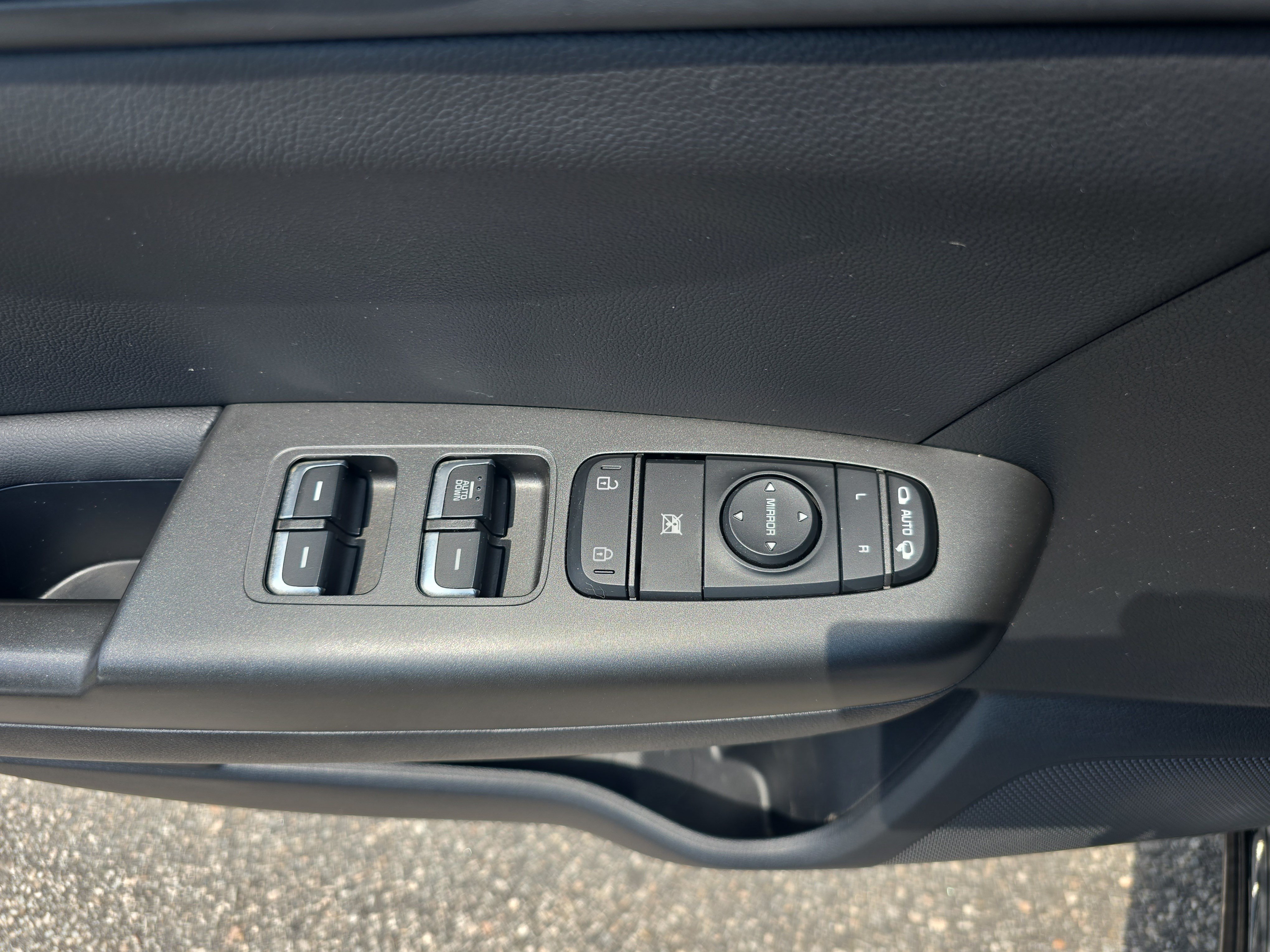 Used 2022 Kia Sportage Nightfall Edition FWD image 24