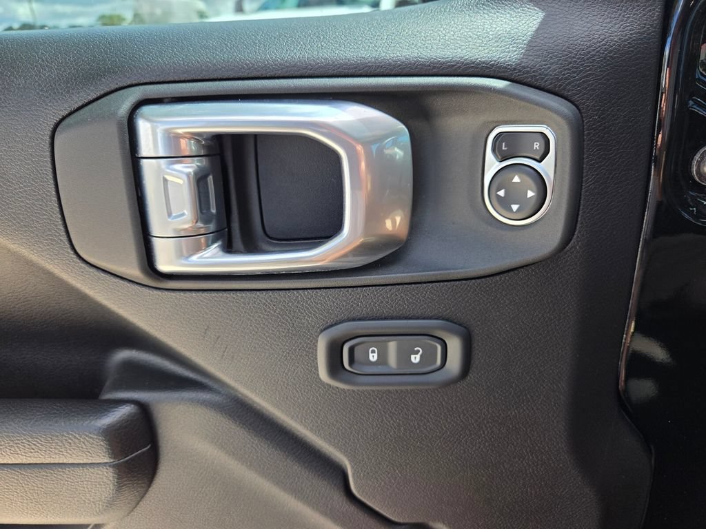 Used 2023 Jeep Gladiator Rubicon w/ LED Lighting Group AWD/4WD image 21