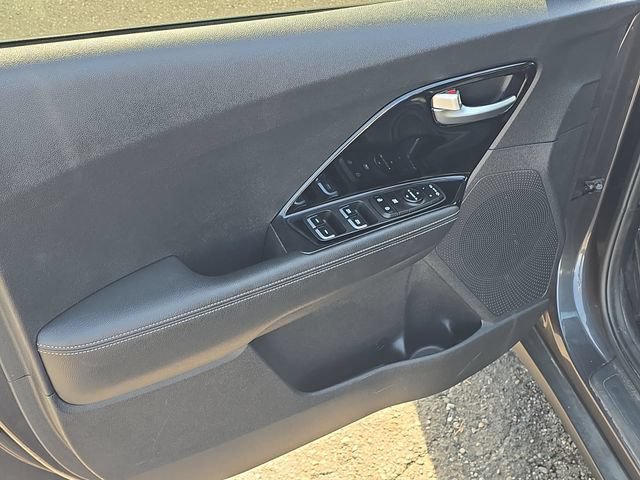 Used 2020 Kia Niro EX FWD image 27