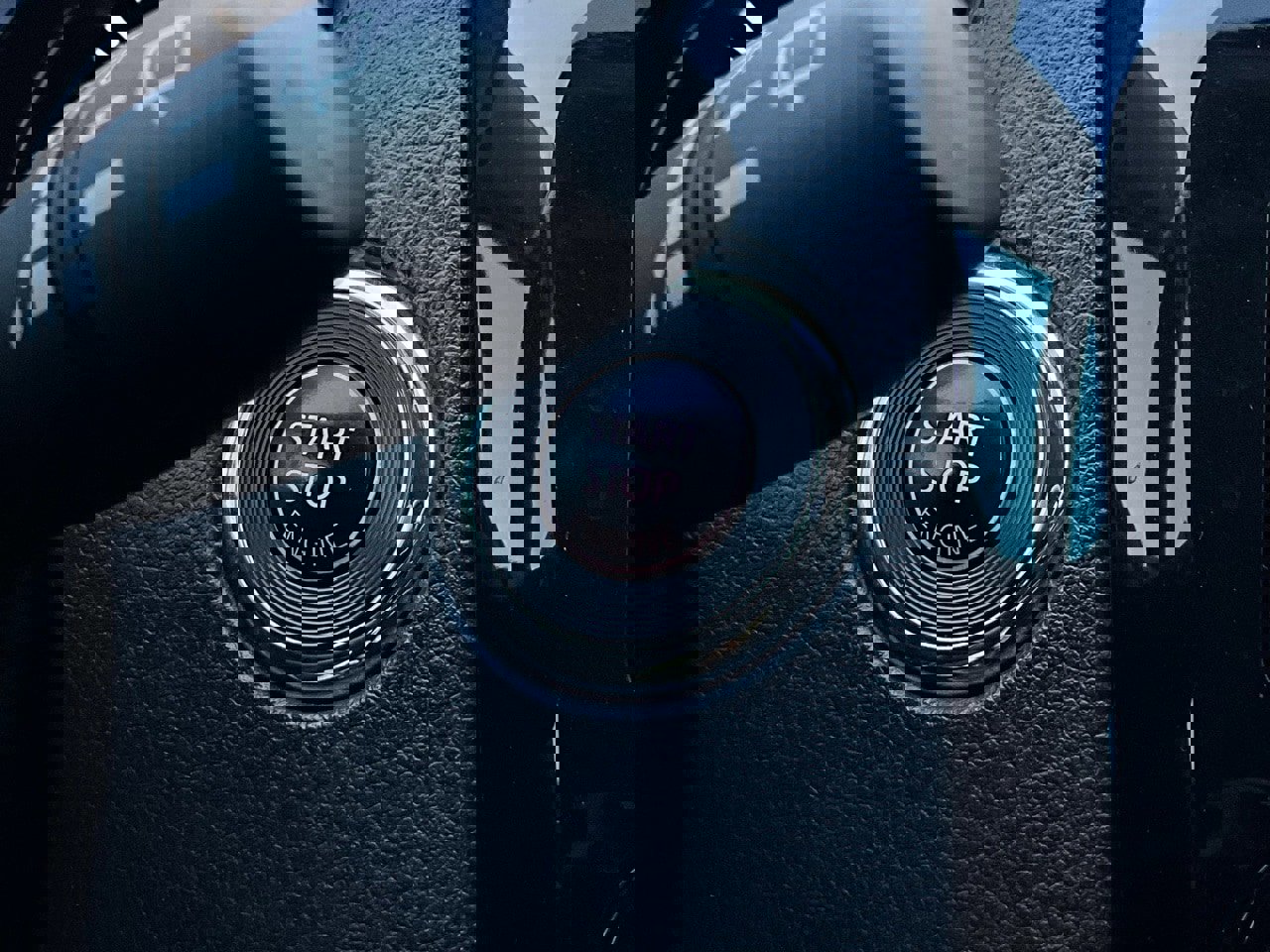 Used 2018 Nissan Rogue SV image 27