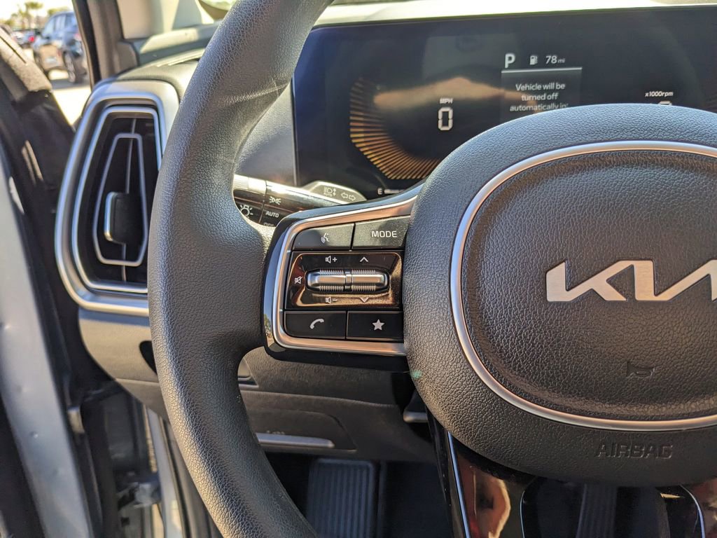 Certified 2025 Kia Sorento LX image 30
