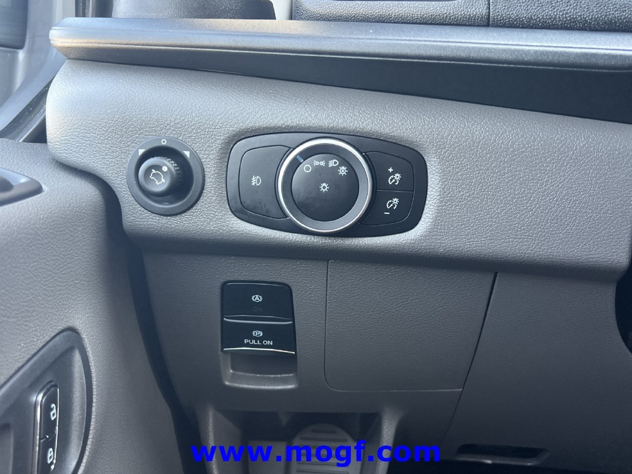 Used 2025 Ford Transit 250 Low Roof w/ Exterior Upgrade Package RWD image 15