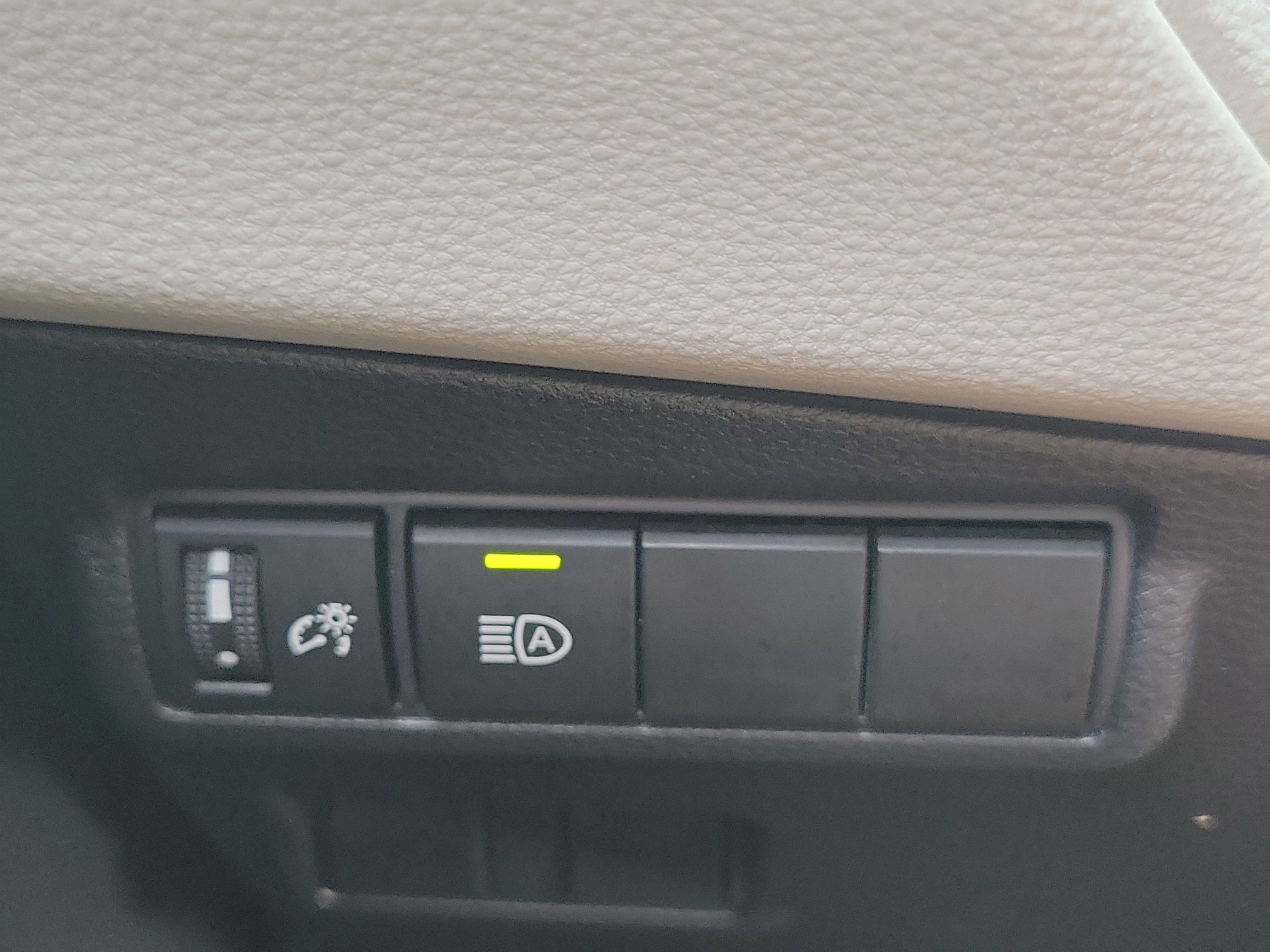 Used 2025 Toyota Corolla Cross LE image 26