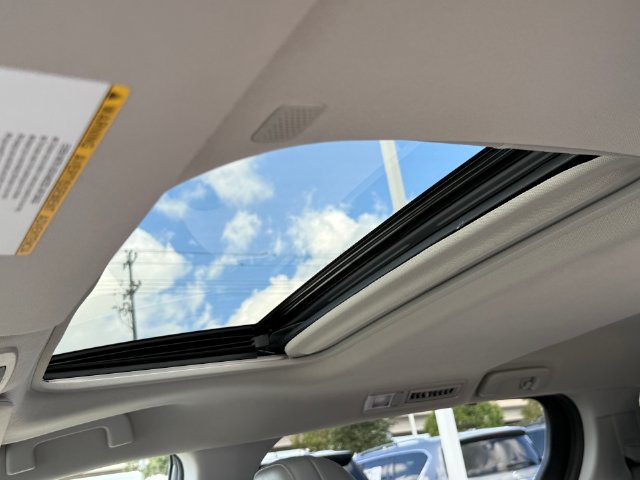 Used 2023 Toyota Sienna XLE FWD image 29