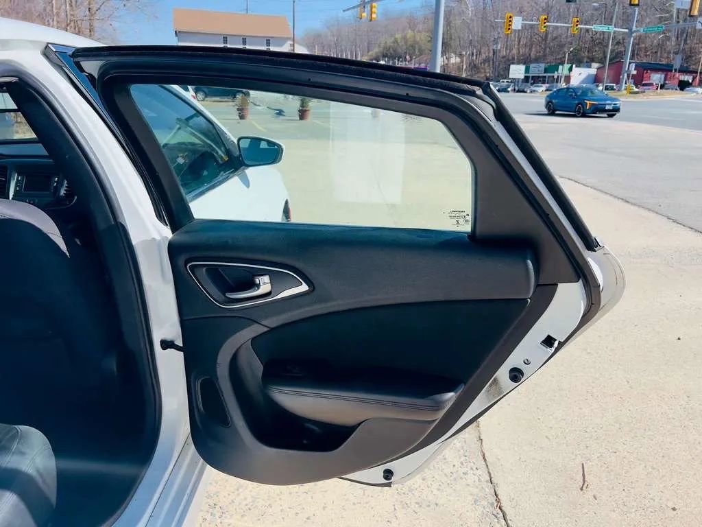 Used 2015 Chrysler 200 Limited w/ Convenience Group FWD image 11