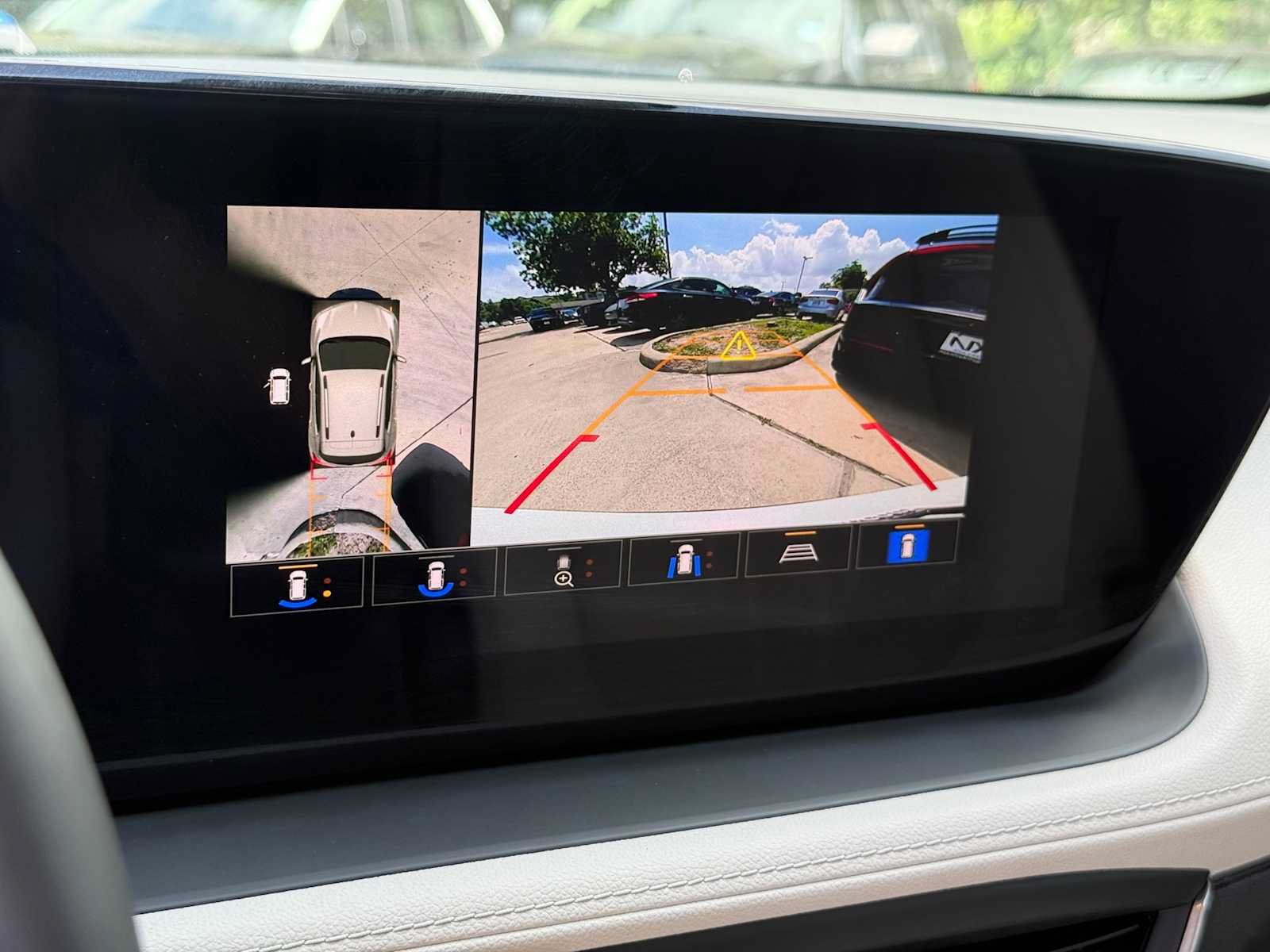 Used 2025 Buick Encore GX Avenir w/ Avenir Technology Package FWD image 16