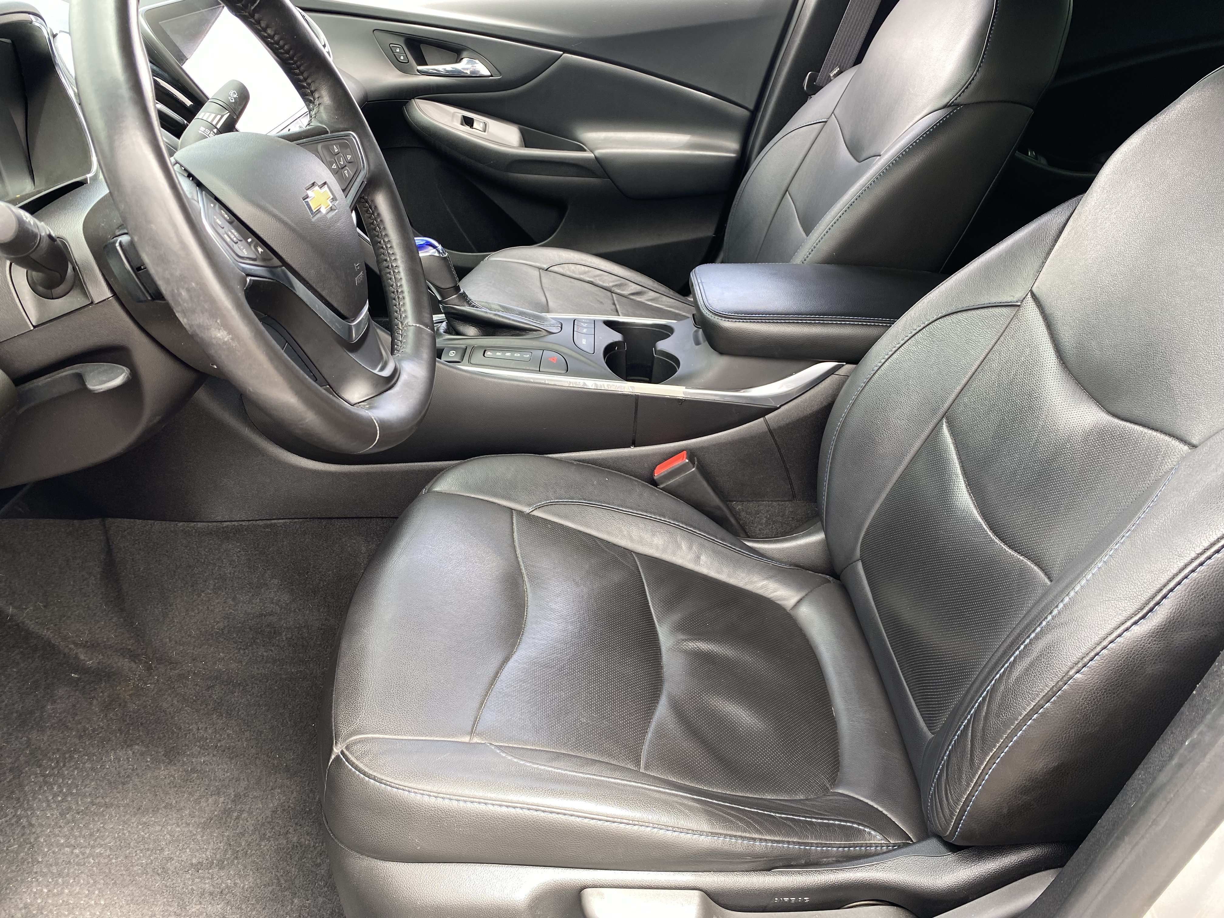 Used 2017 Chevrolet Volt Premier w/ Driver Confidence II Package FWD image 16