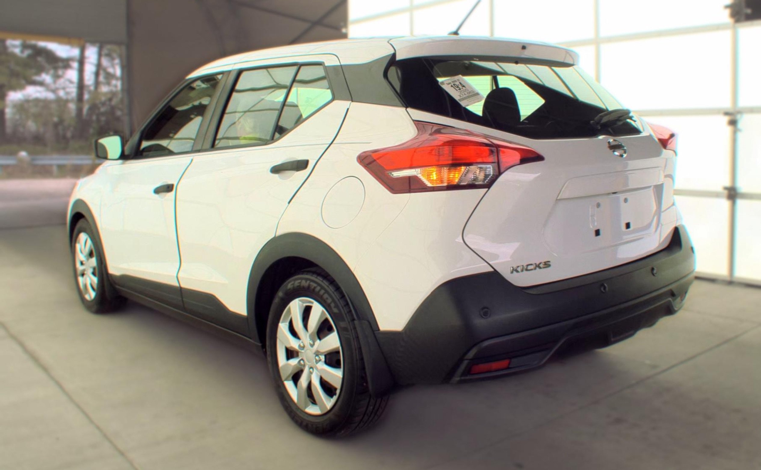 Used 2020 Nissan Kicks S FWD image 4