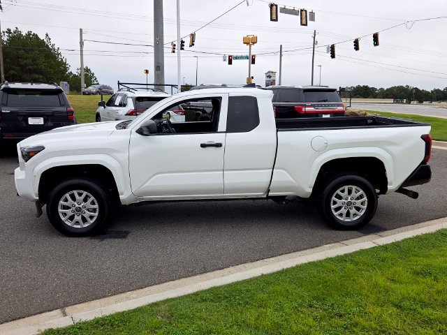 Used 2024 Toyota Tacoma SR w/ Towing Package AWD/4WD image 4