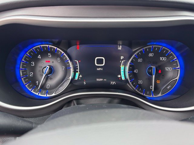 Used 2025 Chrysler Pacifica Select FWD image 15