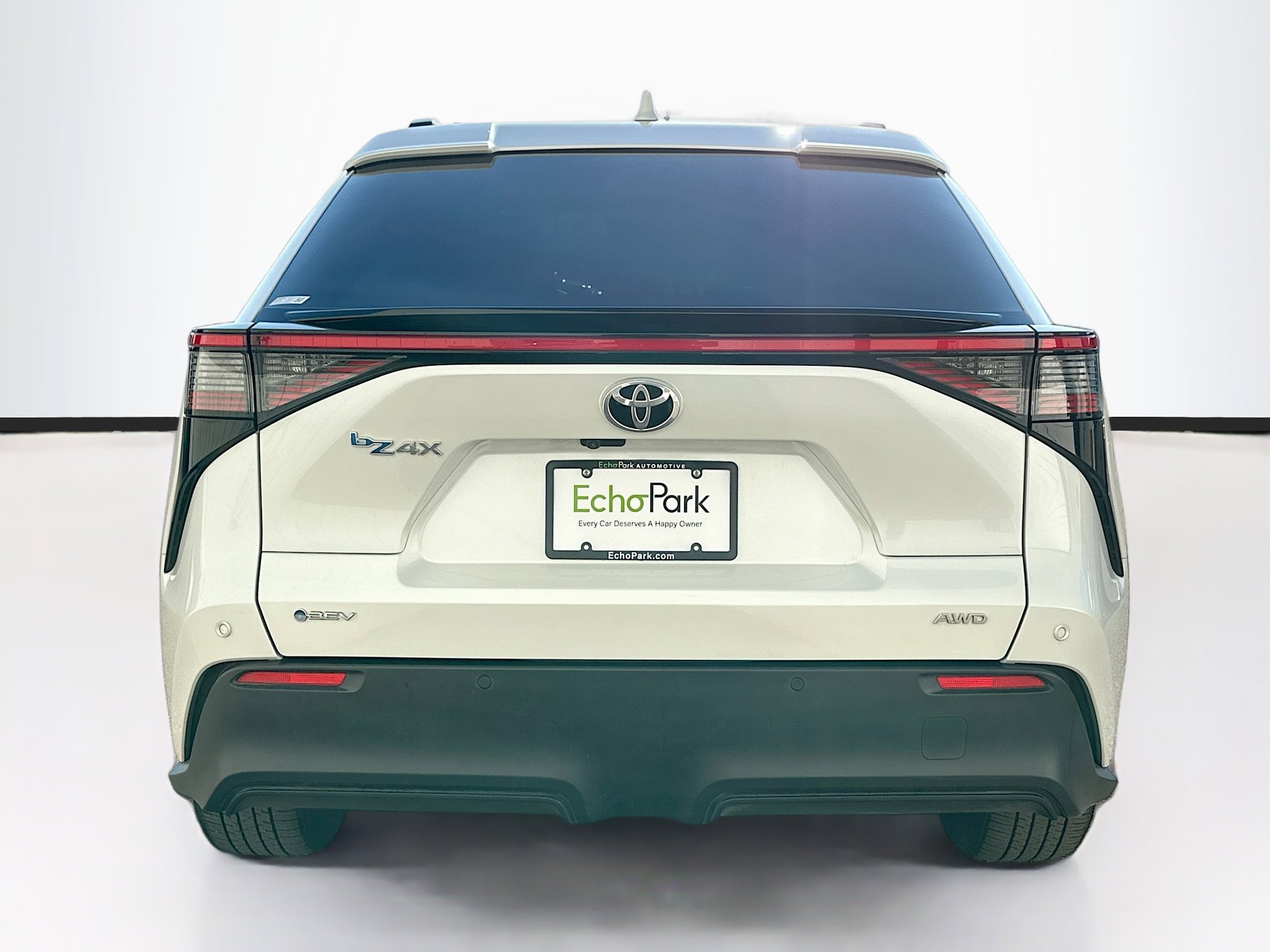 Used 2024 Toyota bZ4X XLE w/ Weather Package image 7