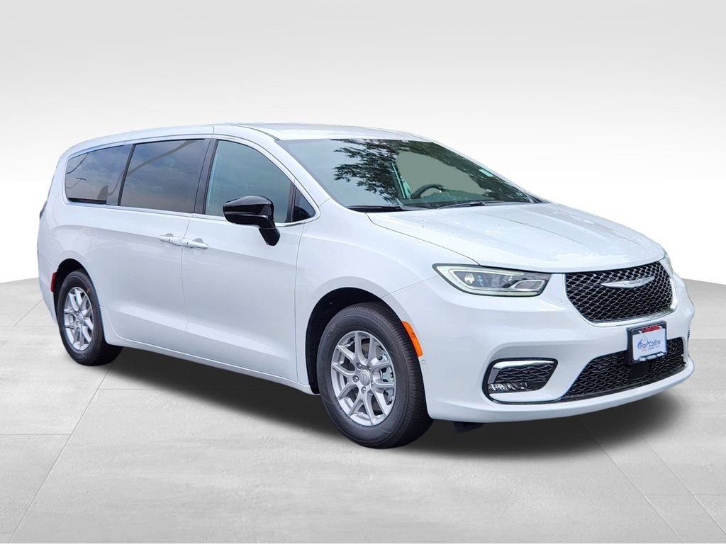 New 2026 Chrysler Pacifica Select image 4