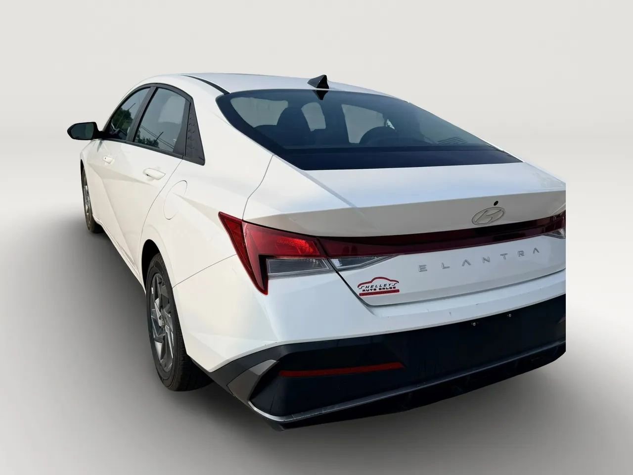 Used 2024 Hyundai Elantra SEL FWD image 5
