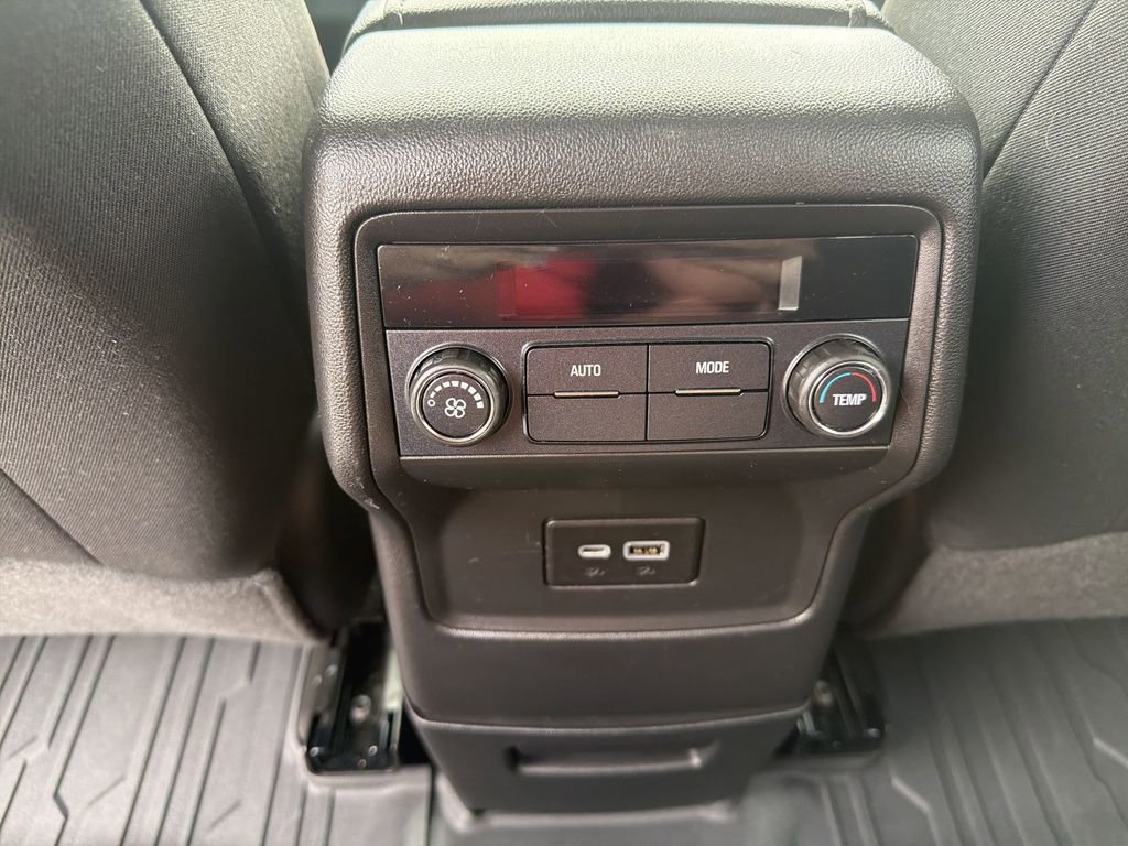 Used 2022 GMC Acadia SLE w/ LPO, Floor Liner Package image 35