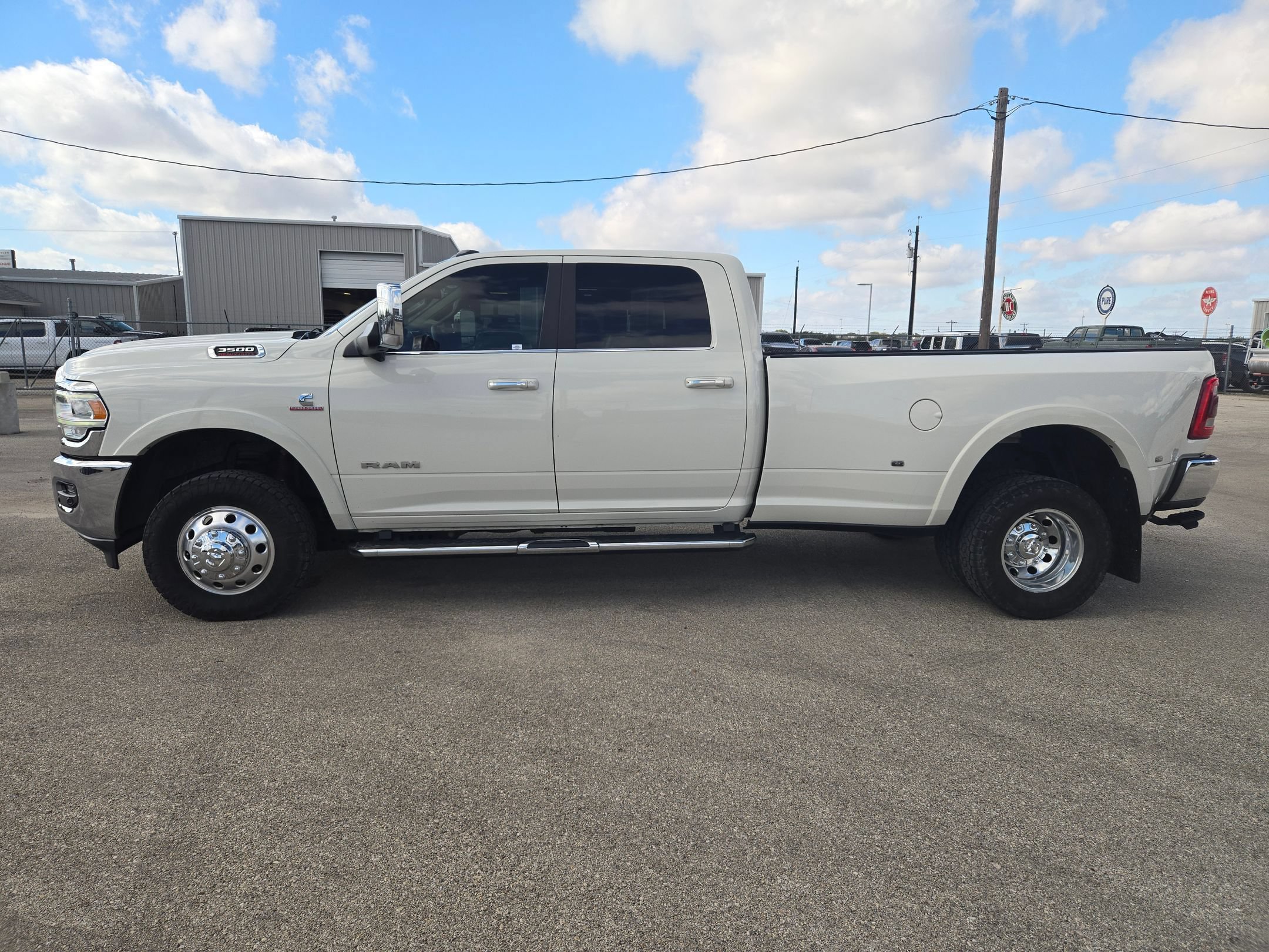 Used 2022 RAM 3500 Laramie AWD/4WD image 6