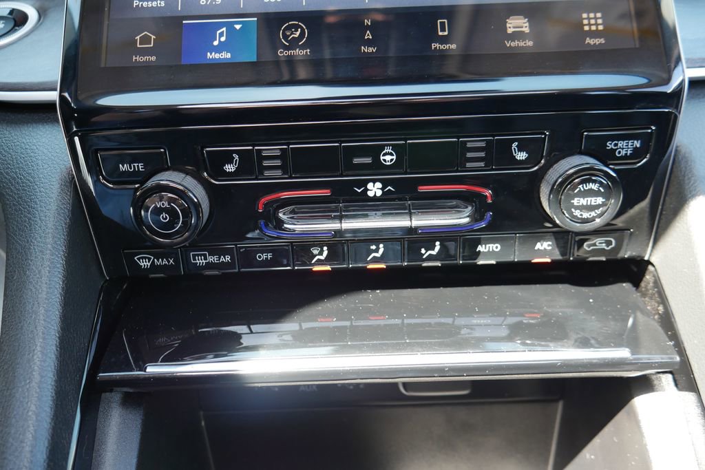 Used 2023 Jeep Grand Cherokee Limited image 17