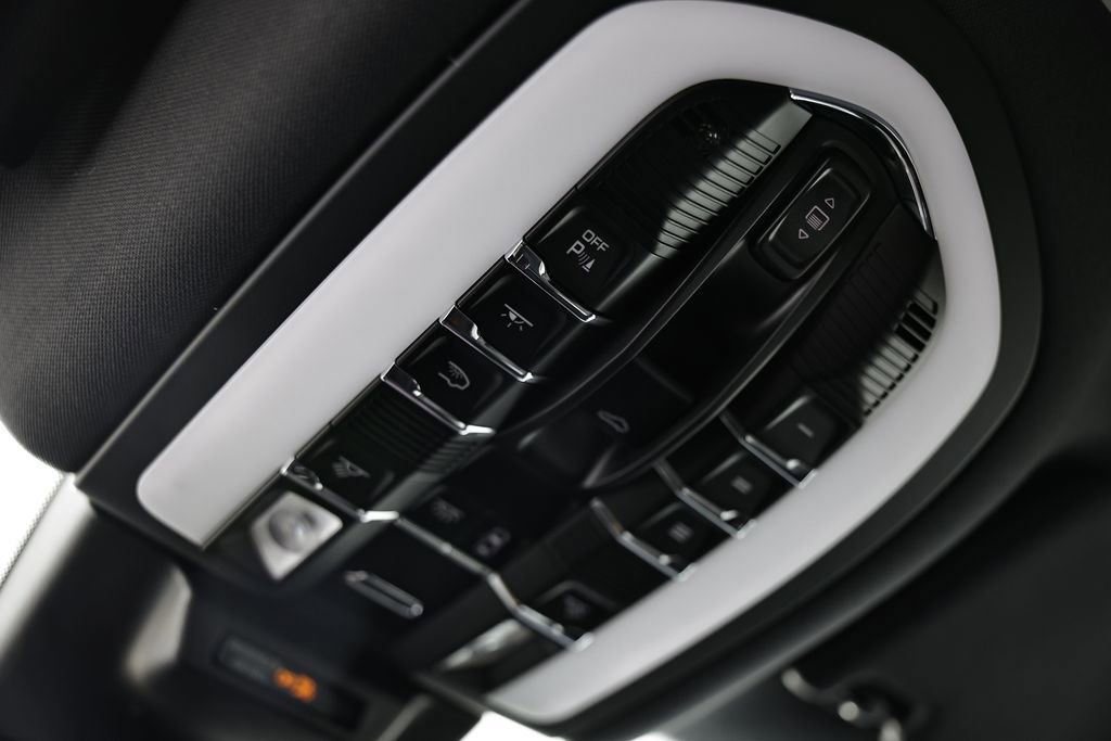 Certified 2026 Porsche Macan image 42