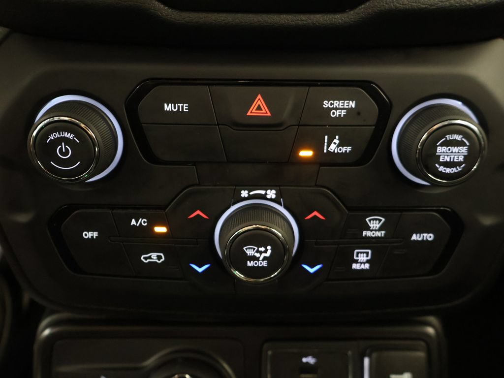 Used 2023 Jeep Renegade Latitude AWD/4WD image 46