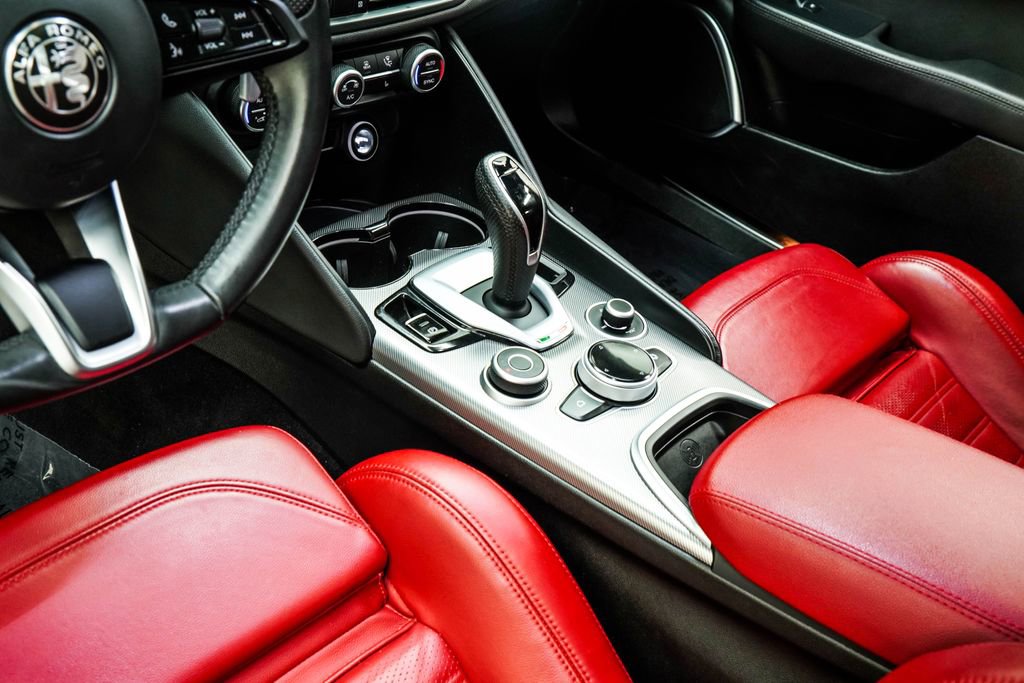 Used 2023 Alfa Romeo Giulia Veloce AWD/4WD image 21