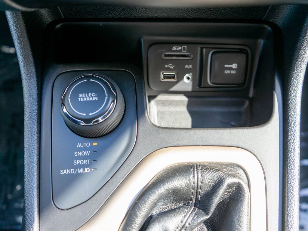 Used 2018 Jeep Cherokee Limited w/ Luxury Group image 26