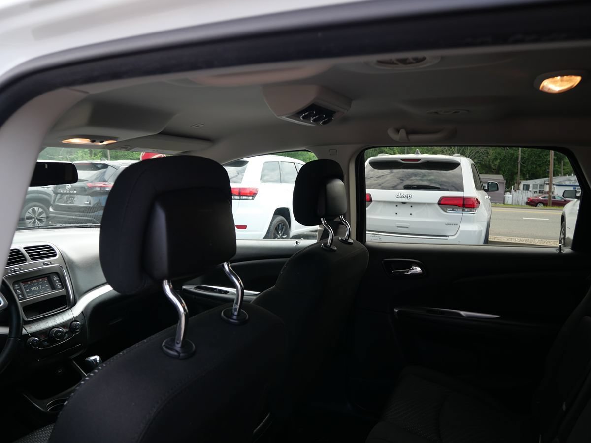 Used 2019 Dodge Journey SE w/ Connectivity Group FWD image 18