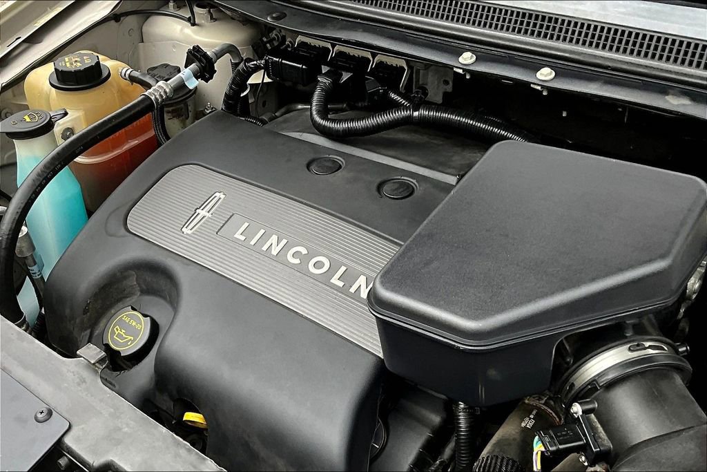 Used 2015 Lincoln MKX AWD w/ Equipment Group 102A image 30