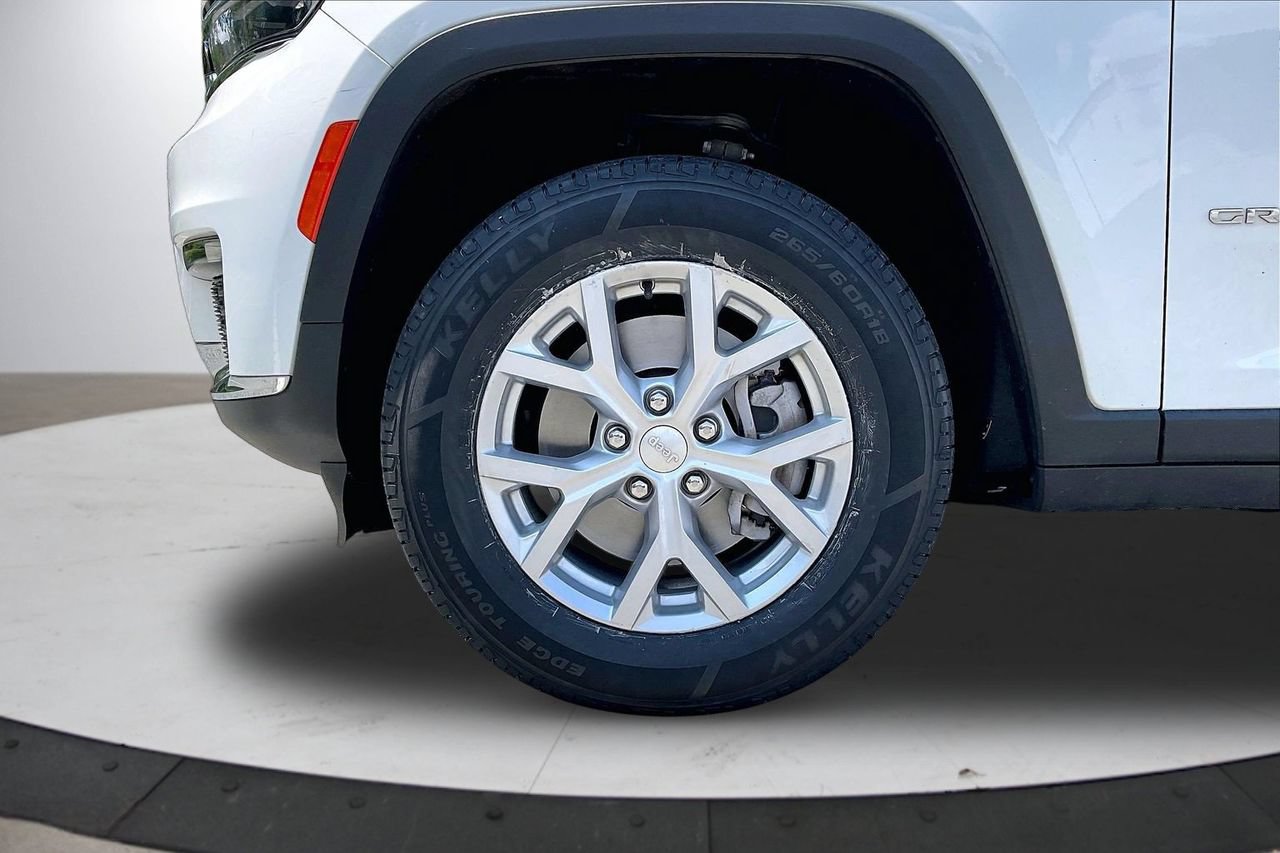 Used 2023 Jeep Grand Cherokee L Limited AWD/4WD image 35