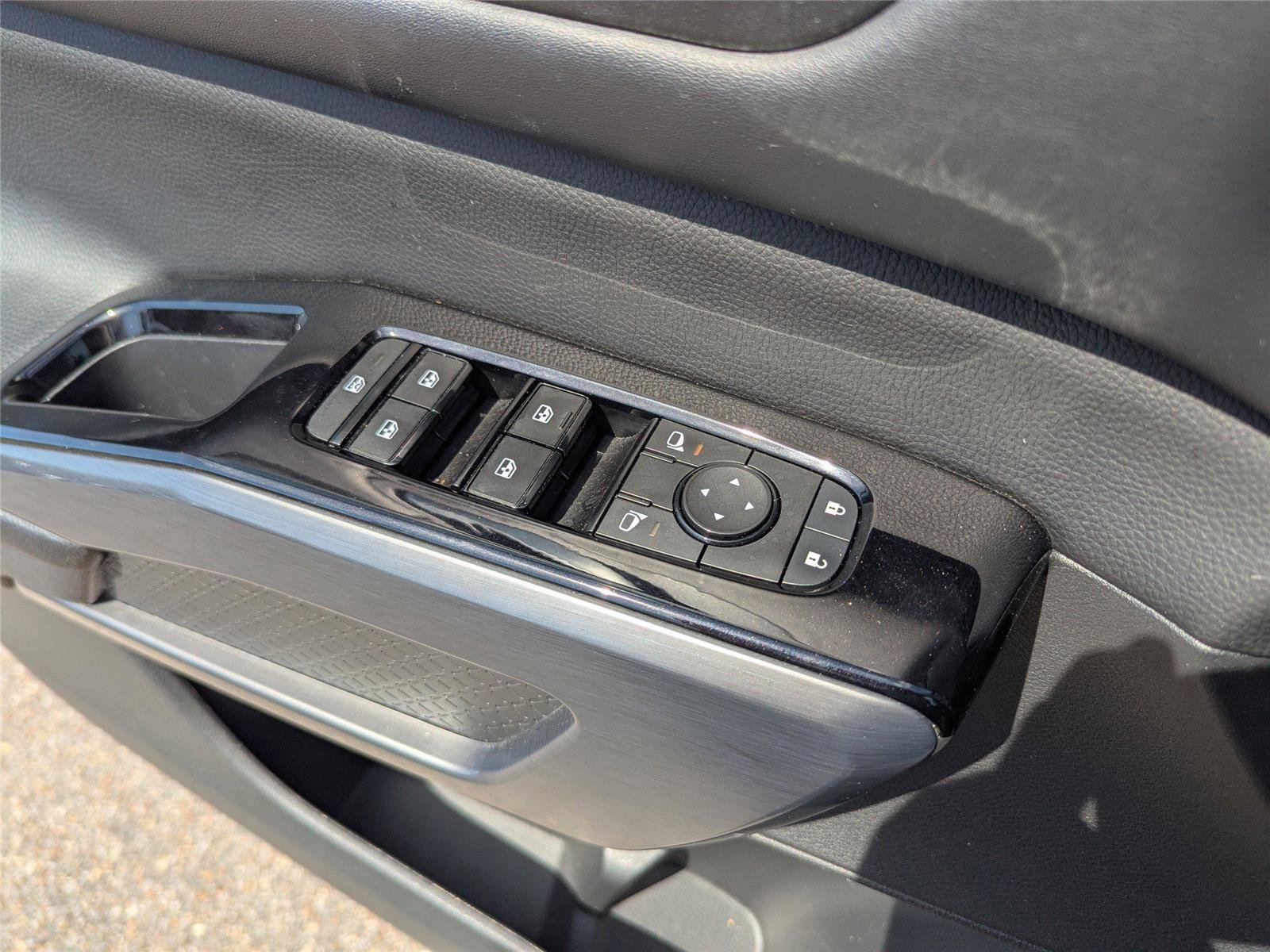 Used 2023 Nissan Pathfinder SL image 24