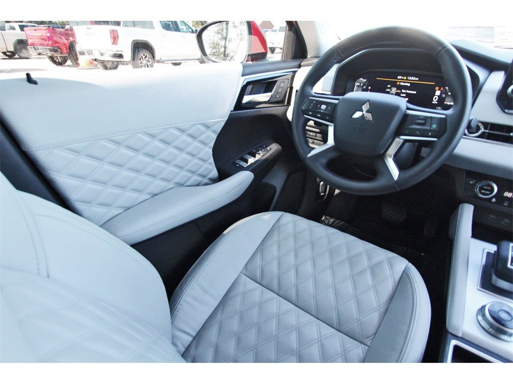 Used 2024 Mitsubishi Outlander SEL image 10