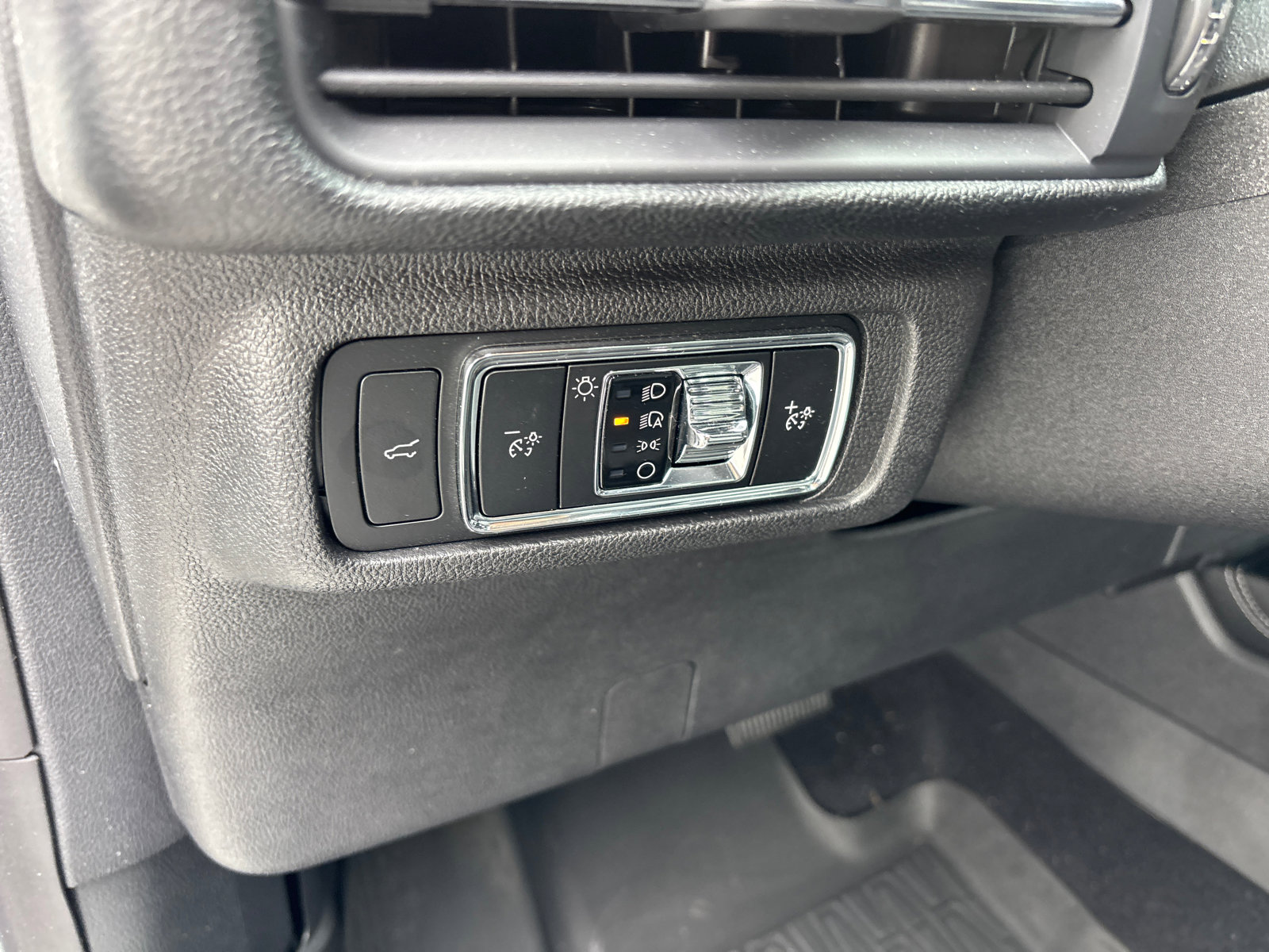 Certified 2024 Lincoln Corsair AWD w/ Equipment Group 101A image 14