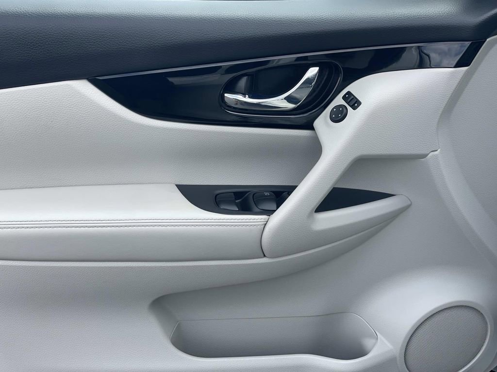 Used 2022 Nissan Rogue Sport SL image 18