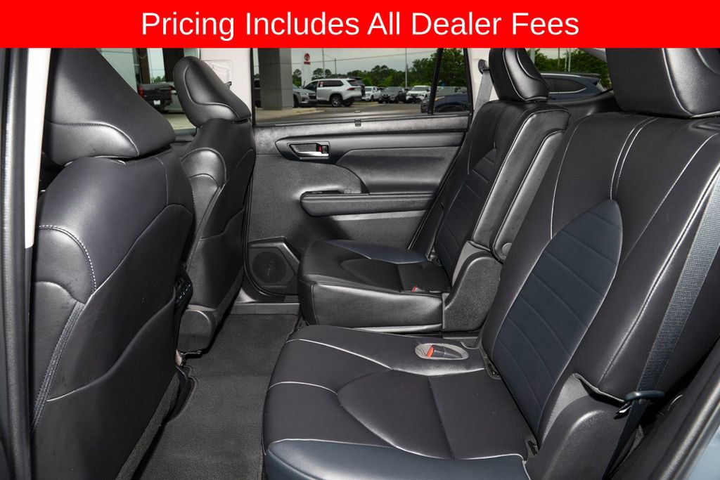 Used 2023 Toyota Highlander XLE AWD/4WD image 10