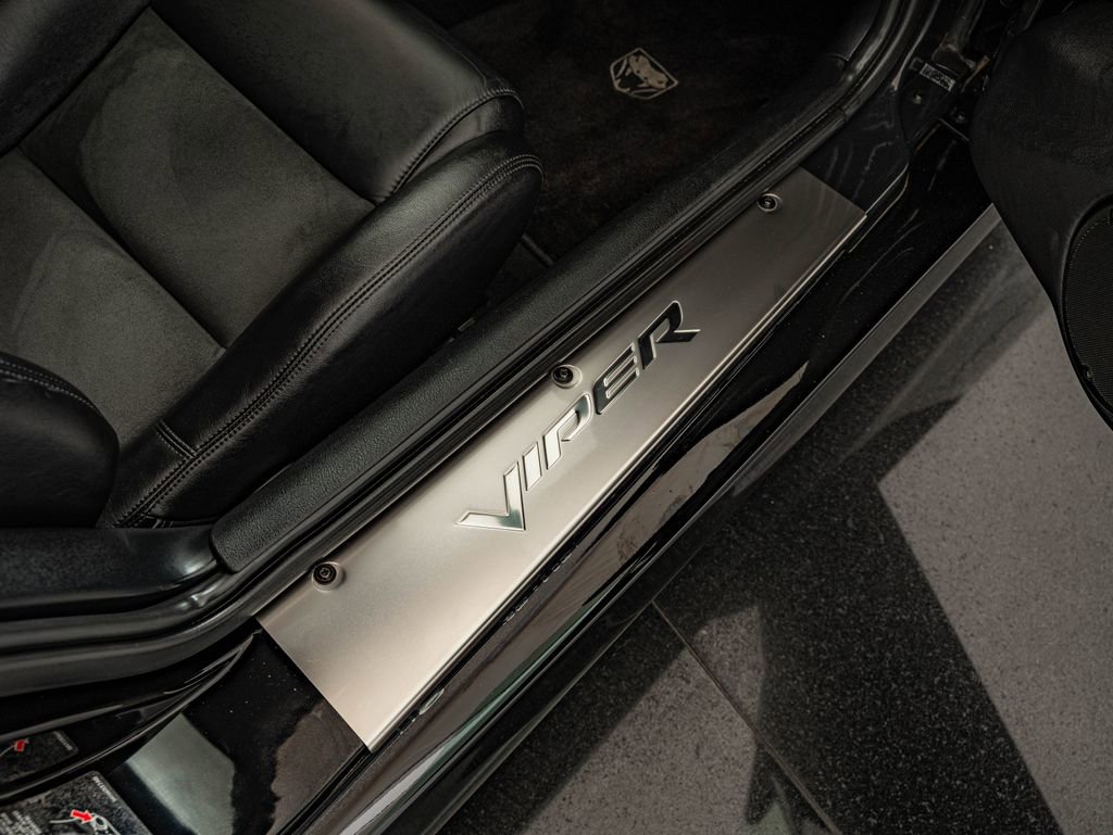Used 2006 Dodge Viper SRT-10 image 40
