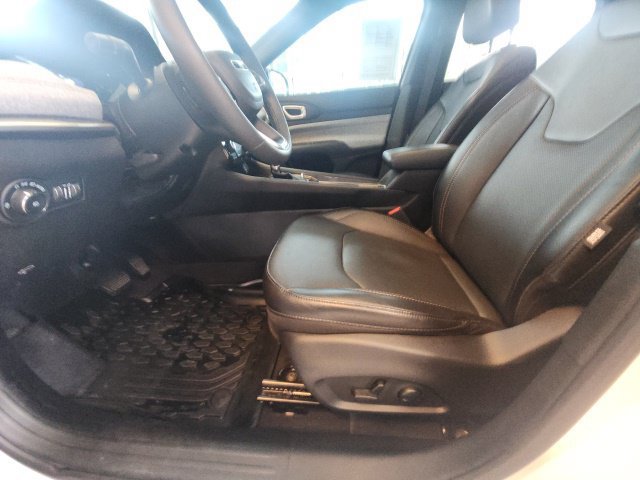 Used 2023 Jeep Compass Latitude w/ Sun and Sound Group AWD/4WD image 20